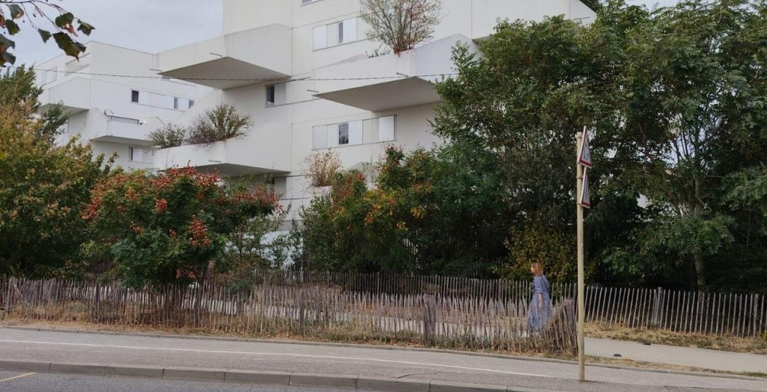 Appartement récent dans immeuble design — photo 1