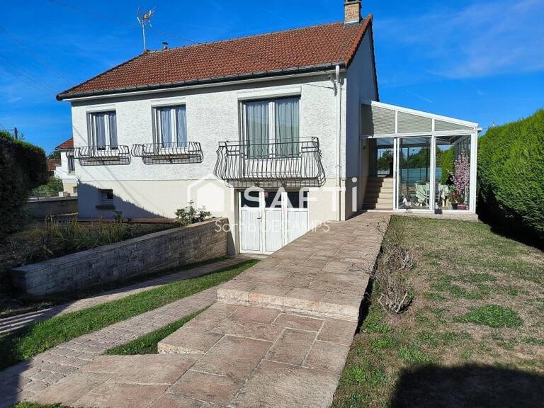 Maison de plein pied sur sous-sol, véranda, jardin de 621 m². — photo 1
