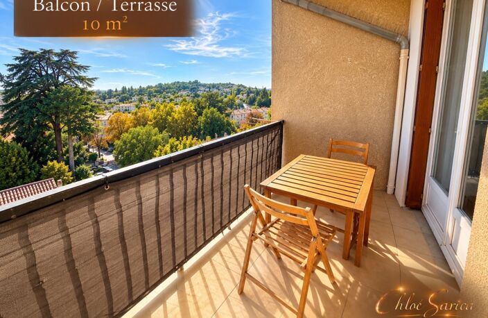 91 m² rénovés avec terrasse, proche centre — photo 2
