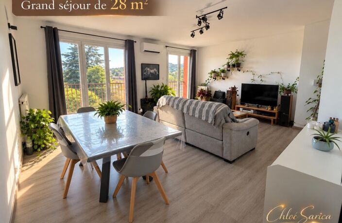 91 m² rénovés avec terrasse, proche centre — photo 3