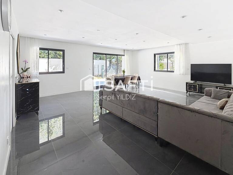 Coup de coeur assuré pour cette maison d'exception alliant modernité, confort et performance énergétique. — photo 1