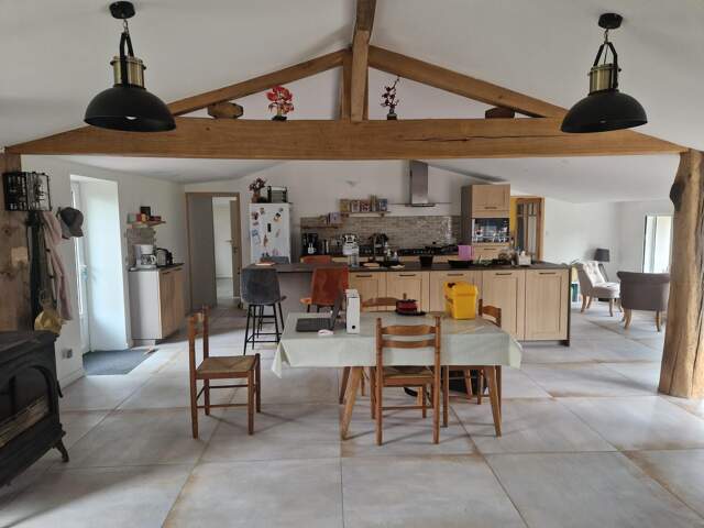 GRANDE MAISON DE PLAIN PIED FAMILIALE DE 160M² AVEC SES DEPENDANCES — photo du bien