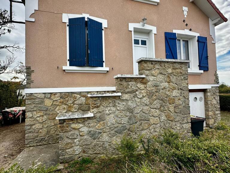 Maison sur sous sol avec 3 chambres, carport et  un grand jardin — photo 1