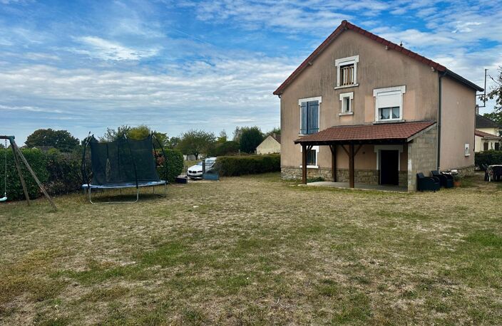 Maison sur sous sol avec 3 chambres, carport et  un grand jardin — photo 3