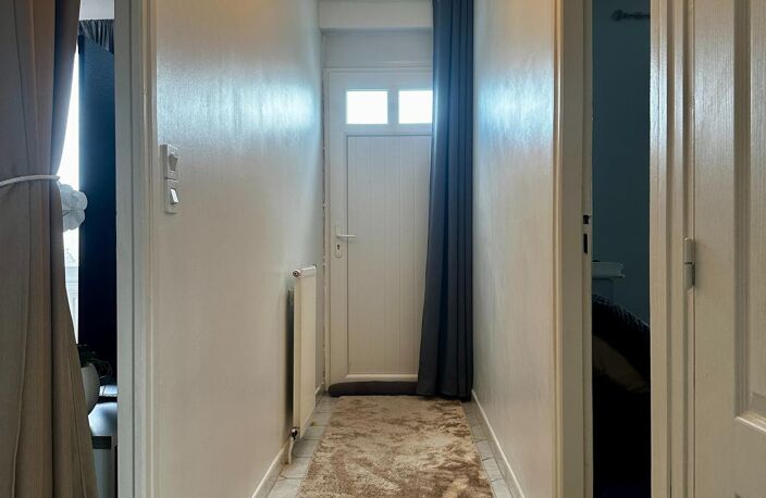 Maison sur sous sol avec 3 chambres, carport et  un grand jardin — photo 4