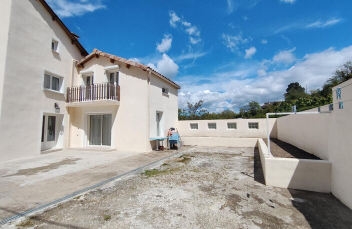 Belle opportunité maison rénovée dans sa totalité située sur la commune de LABEGUDE — photo 2