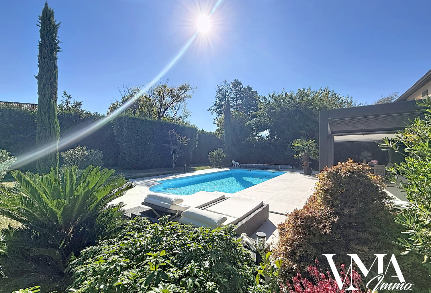 Maison familiale avec piscine, 4 chambres et garage. — photo 1