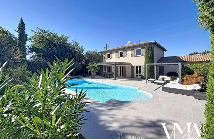 Maison familiale avec piscine, 4 chambres et garage. — photo 2