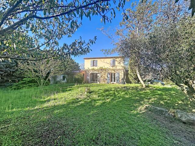 Propriété de 133 m² hab sur un terrain de 1 925 m². — photo du bien