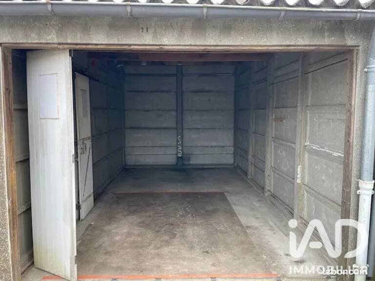 Vente Garage 260 m&sup2; — photo 1