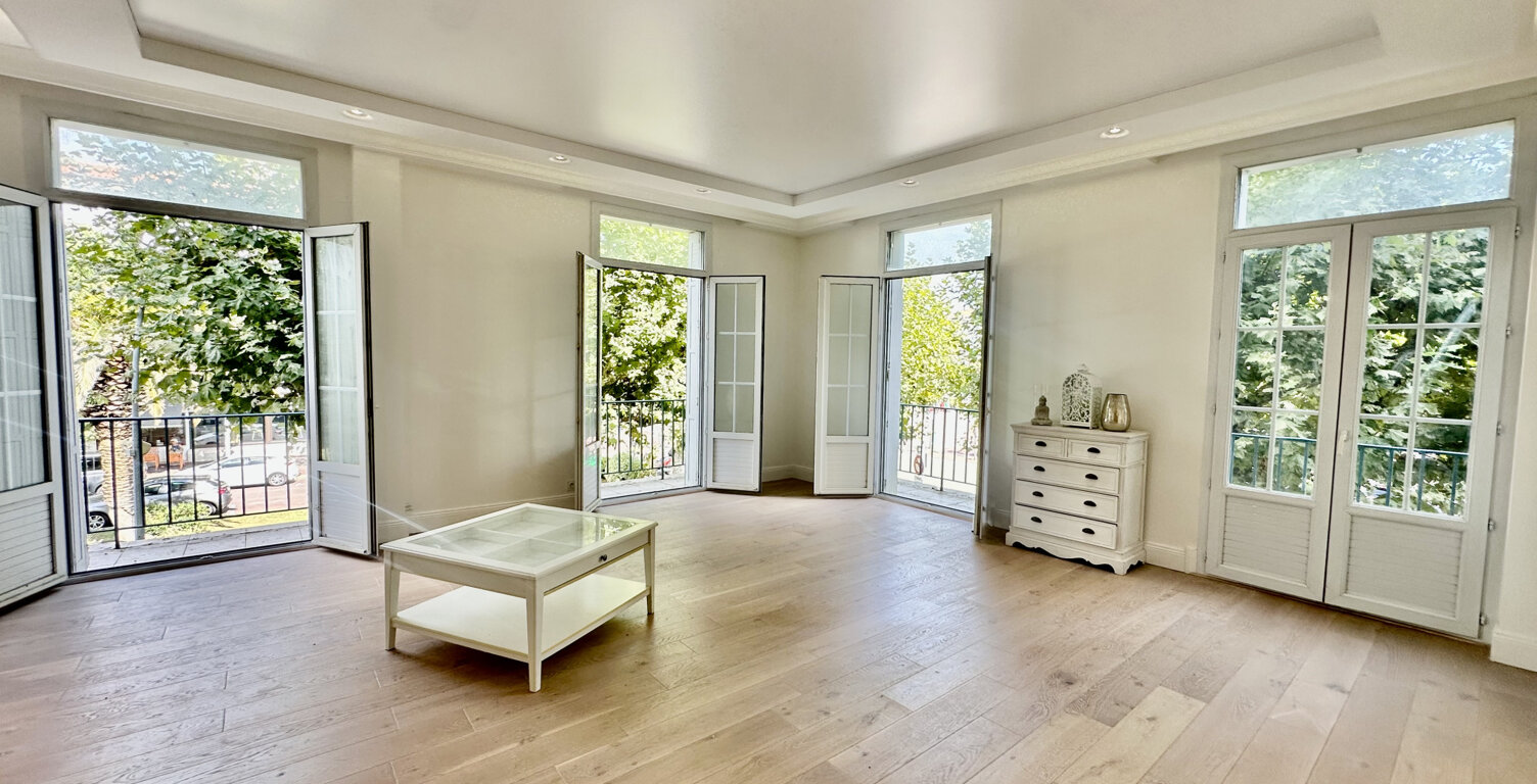 ROYAN CENTRE VILLE SUPERBE APPARTEMENT AU PRIX DE 472 500 EUR — photo 1