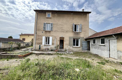 Centre de Craponne, maison individuelle à rénover avec dépendances sur terrain de 800m2. — photo du bien