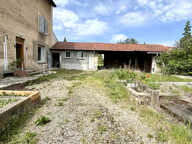 Centre de Craponne, maison individuelle à rénover avec dépendances sur terrain de 800m2. — photo 3