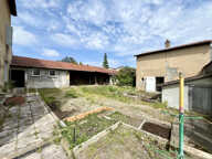 Centre de Craponne, maison individuelle à rénover avec dépendances sur terrain de 800m2. — photo 4