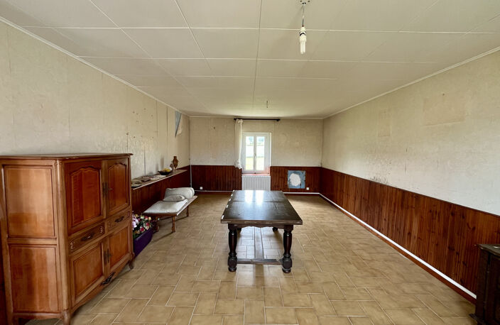 Centre de Craponne, maison individuelle à rénover avec dépendances sur terrain de 800m2. — photo 5