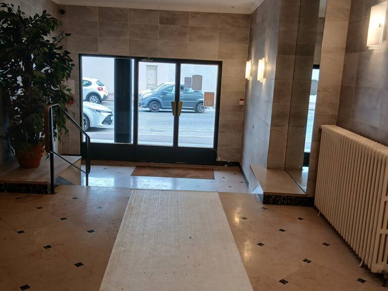 Location Appartement 5 pièces — photo 1