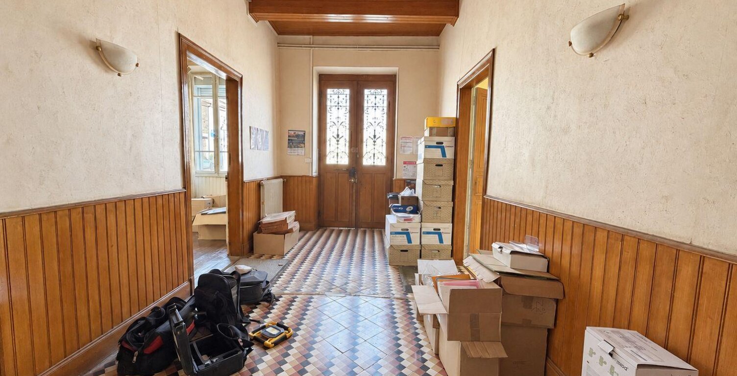 Location Local d'activités 265 m&sup2; — photo 1