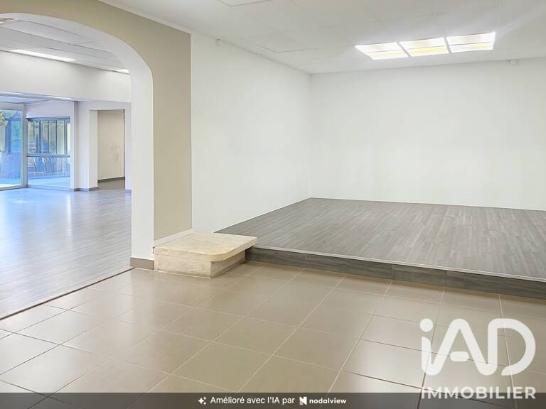 Vente Local commercial 300 m&sup2; — photo 1