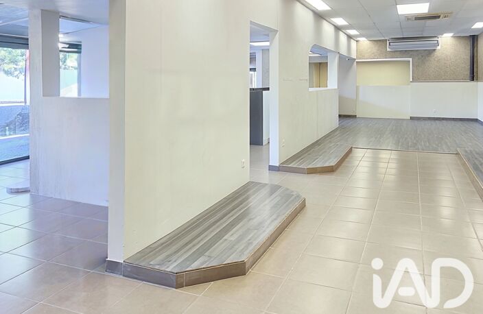 Vente Local commercial 300 m&sup2; — photo 2