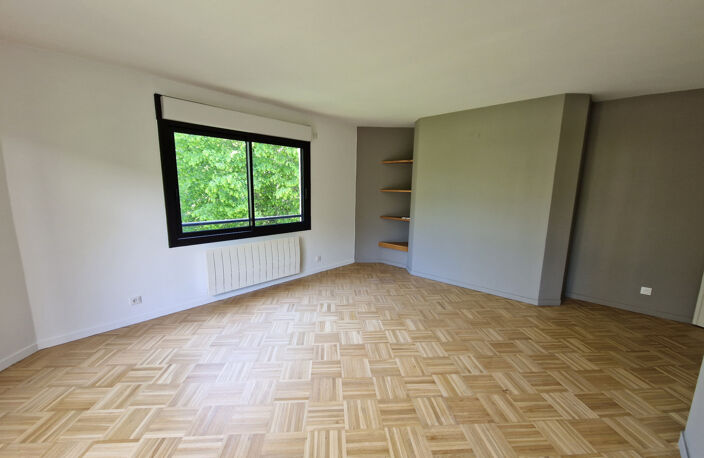 LOCATION ECULLY 69130 APPARTEMENT 4 PIECES BALCON RESIDENCE CALABERT PARKING INTERIEUR ET EXTERIEUR CAVE — photo 3