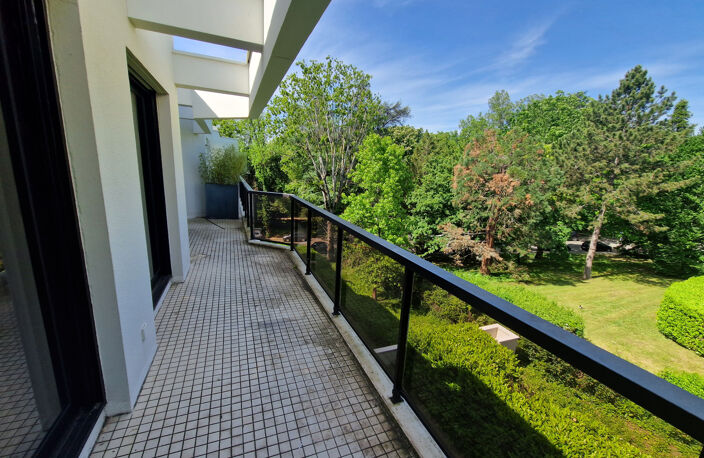 LOCATION ECULLY 69130 APPARTEMENT 4 PIECES BALCON RESIDENCE CALABERT PARKING INTERIEUR ET EXTERIEUR CAVE — photo 4