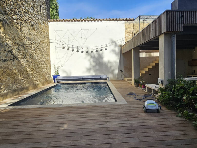 Saint-Mamert-du-Gard Maison de village en pierres rénovée avec jardin, piscine et garage 60 m2 — photo 1