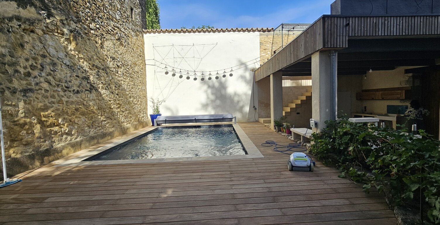 Saint-Mamert-du-Gard Maison de village en pierres rénovée avec jardin, piscine et garage 60 m2 — photo 1