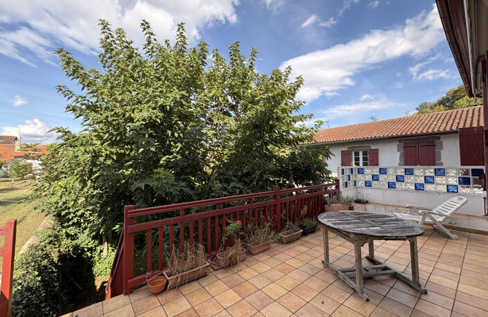 Charmante Maison de ville T4 avec jardin, garage et terrasse. — photo 3