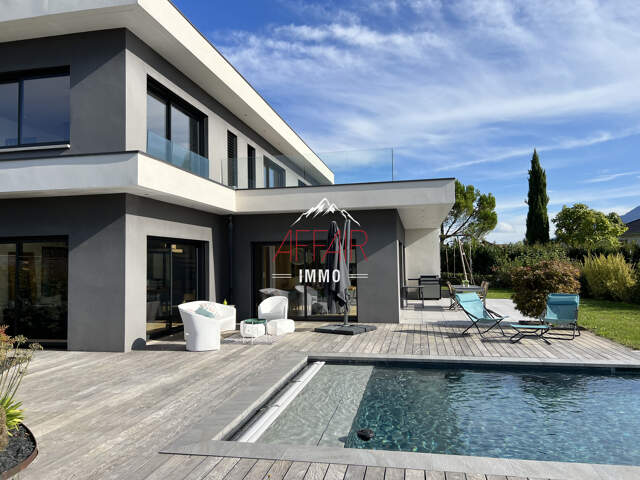 Maison de type 6 aux prestations de qualité, avec piscine — photo du bien