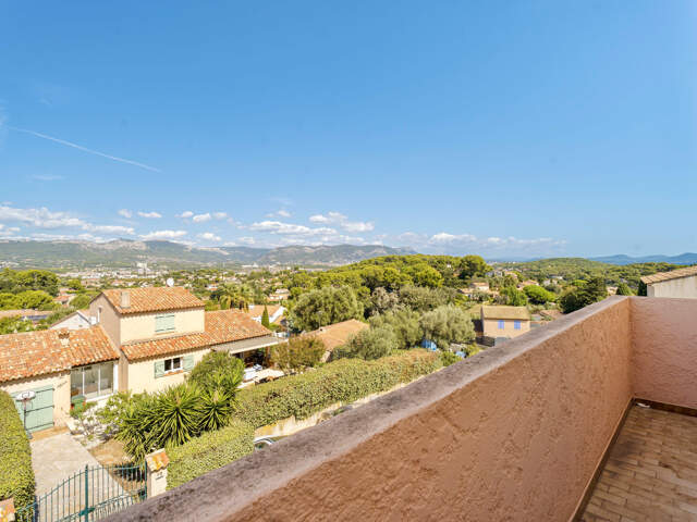 LA SEYNE SUR MER MAISON T5 + JARDIN + GARAGE — photo du bien