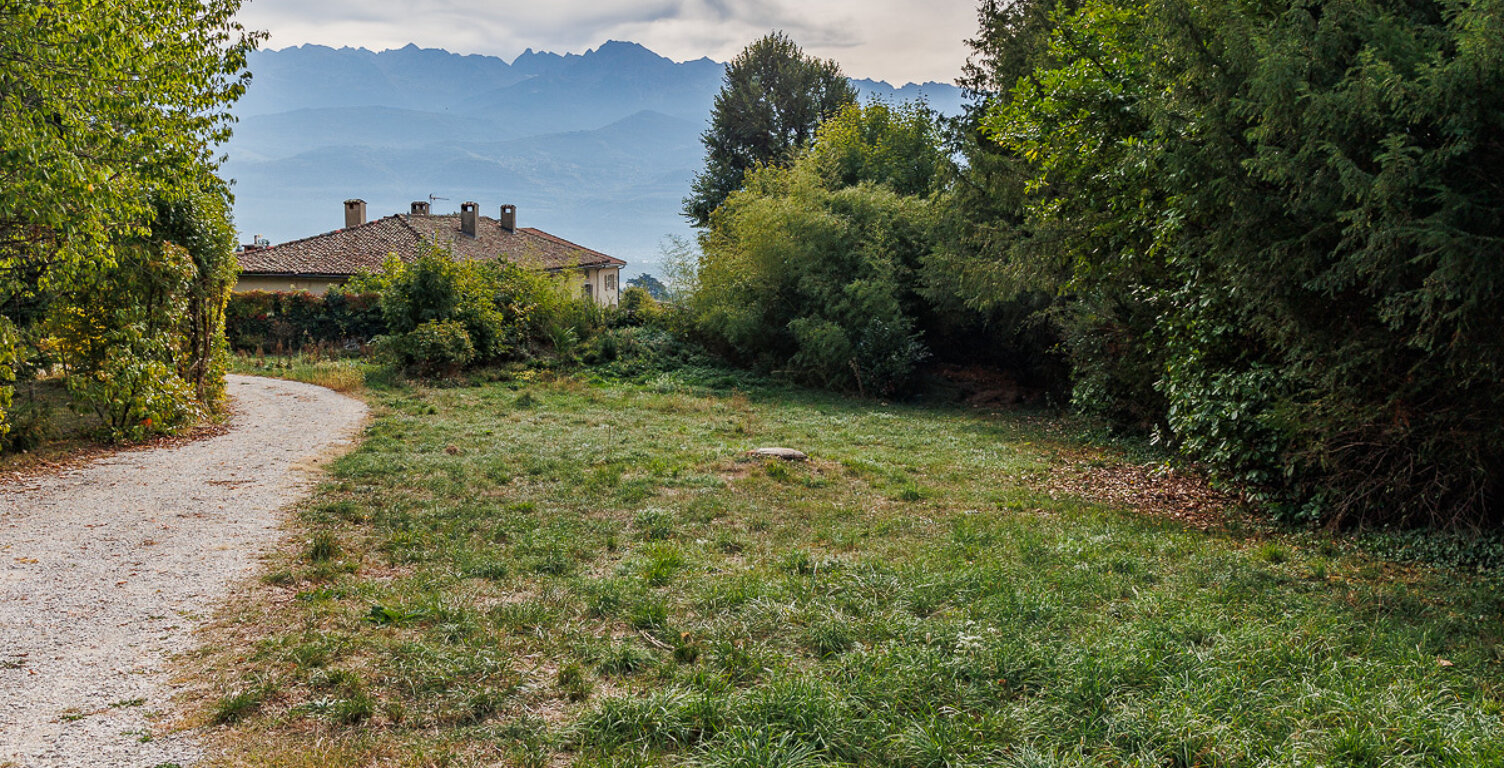 Sur les coteaux de Biviers, terrain constructible de 794 m2 avec superbe vue panoramique sur Belledonne — photo 1
