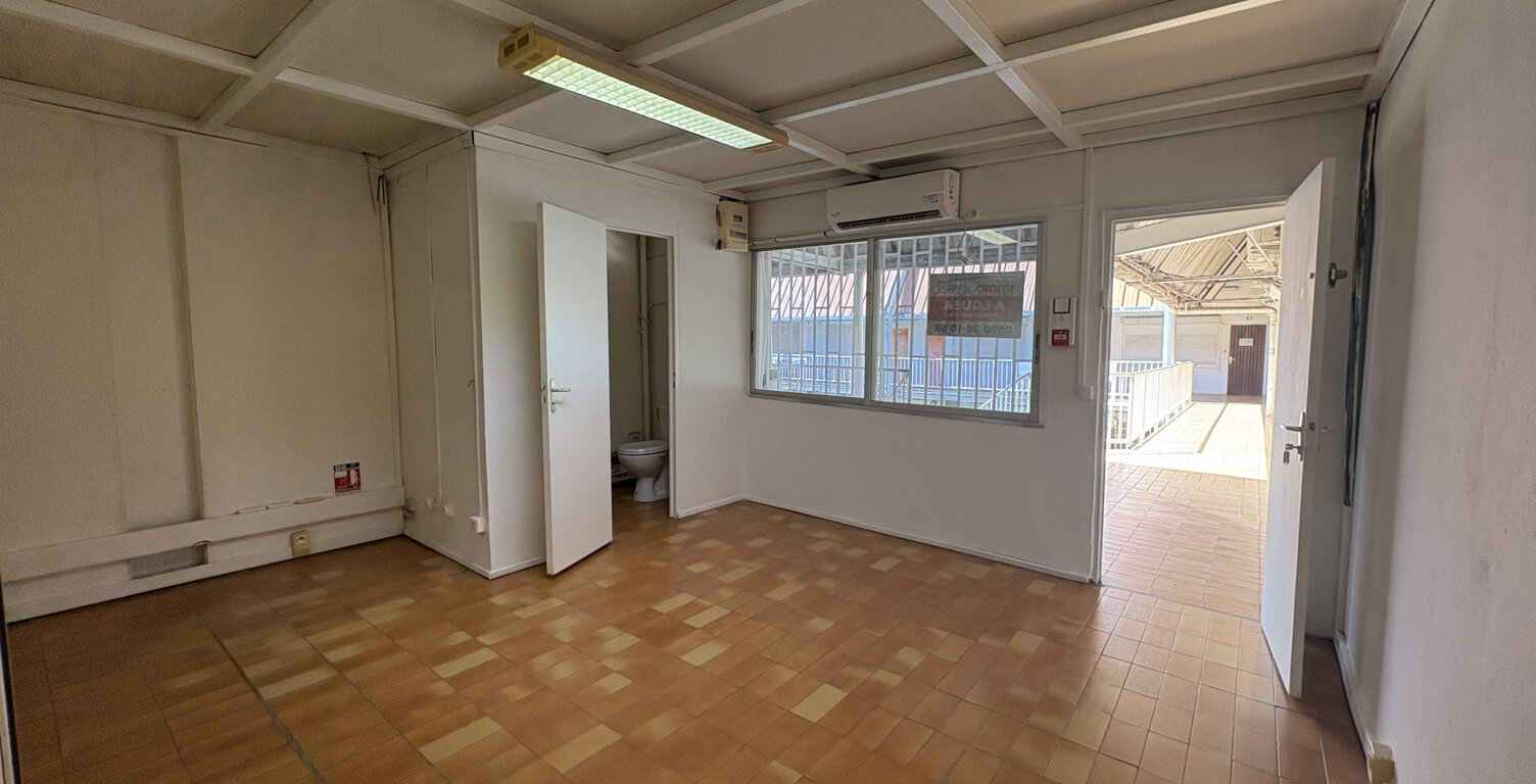 Local professionnel Grand Camp 63m2 — photo 1