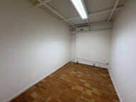 Local professionnel Grand Camp 63m2 — photo 4