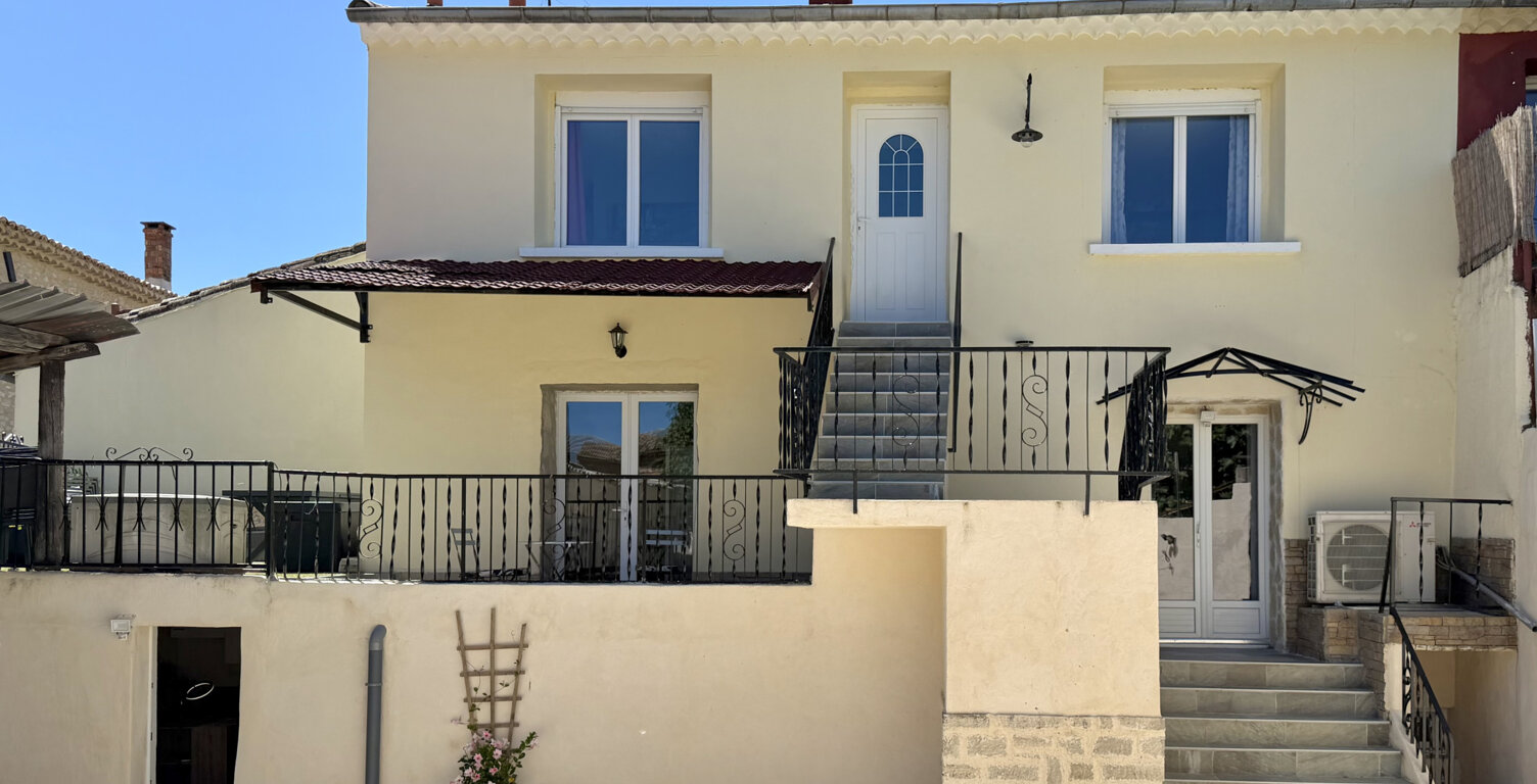 Maison de village rénovée avec appartement indépendant, terrasse et hangar   Saint-Jean-de-Ceyrargues — photo 1