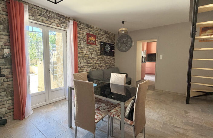 Maison de village rénovée avec appartement indépendant, terrasse et hangar   Saint-Jean-de-Ceyrargues — photo 4