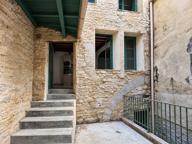 Immeuble de caractère au cœur de Vézénobres   3 appartements, terrasse et dépendances — photo 2