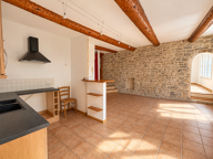 Immeuble de caractère au cœur de Vézénobres   3 appartements, terrasse et dépendances — photo 3