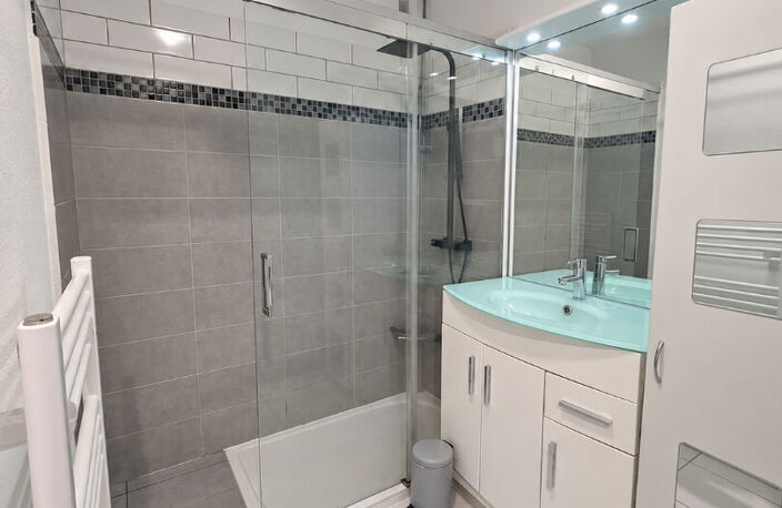 AUCAMVILLE - T2  45m² en rez-de-jardin ! — photo 4