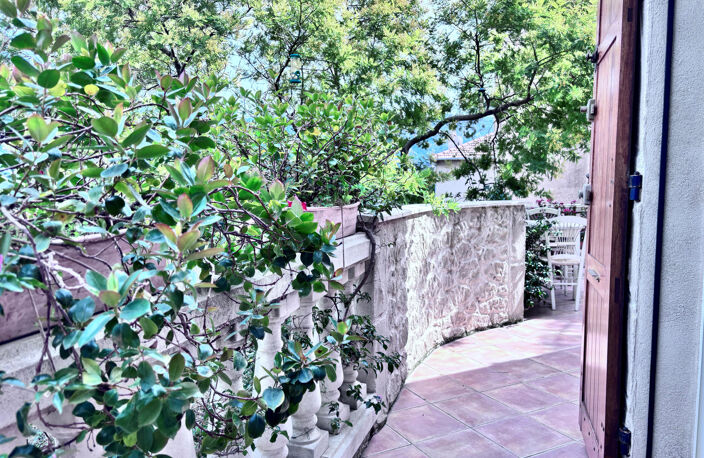 RARE À CASSIS À 2 min du port, jolie maison de charme avec vue mer, jardin, terrasses — photo 2
