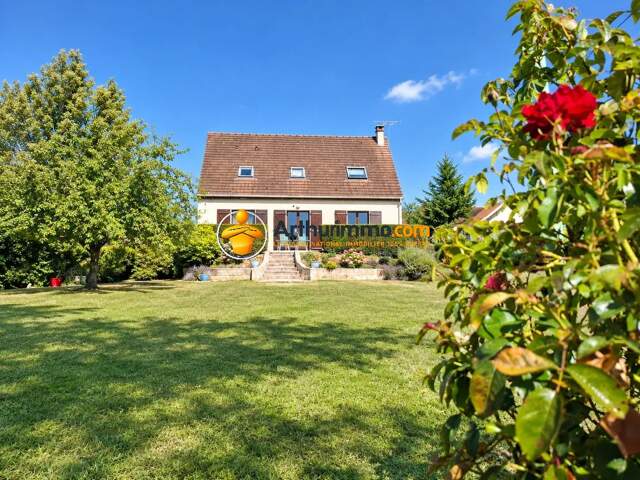 Maison traditionnelle 128 m², sous-sol complet, terrain 2 204 m² — photo du bien