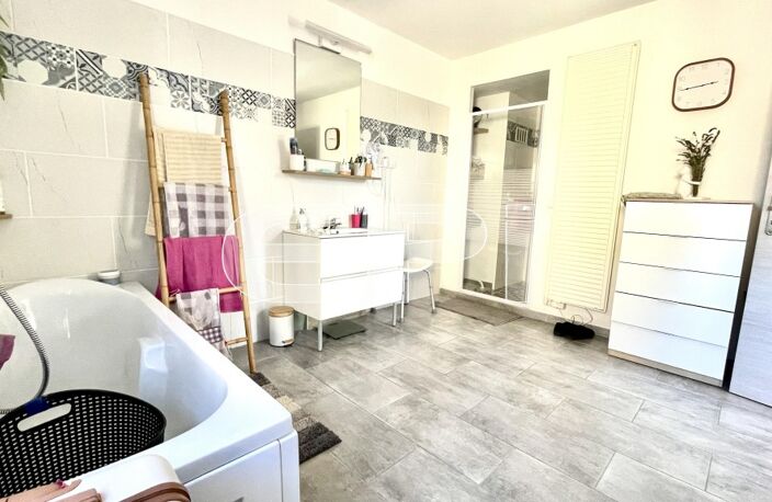 6411 2 MAISONS ENTRE AIRVAULT ET ST-VARENT.<br>Maison principale — photo 5