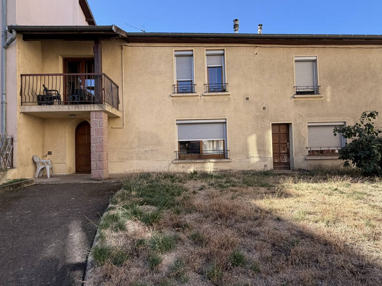 Maison de village avec balcons et terrain — photo 1