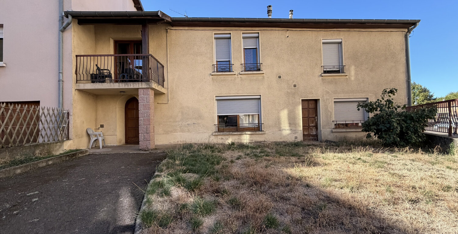 Maison de village avec balcons et terrain — photo 1
