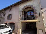 Maison de village avec balcons et terrain — photo 2