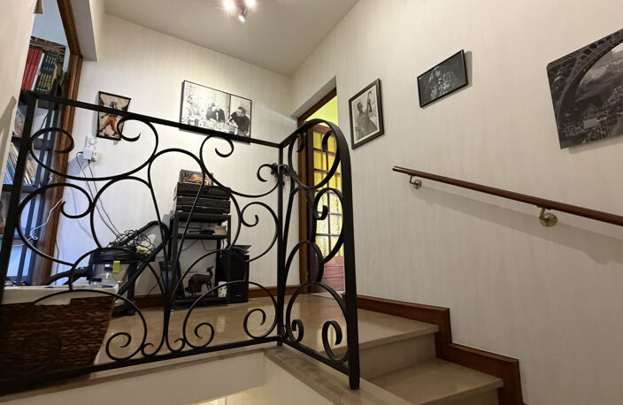 Maison de village avec balcons et terrain — photo 4