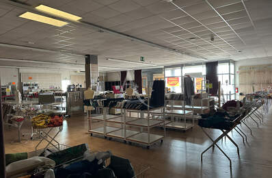 À LOUER,  LOCAL COMMERCIAL 358 m²  ZONE COMMERCIALE DES 4 ÂNES  Rochefort — photo du bien