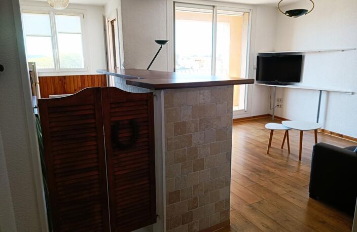 STUDIO MEUBLE AVEC VUE SUR LE GRAND BASSIN — photo 4