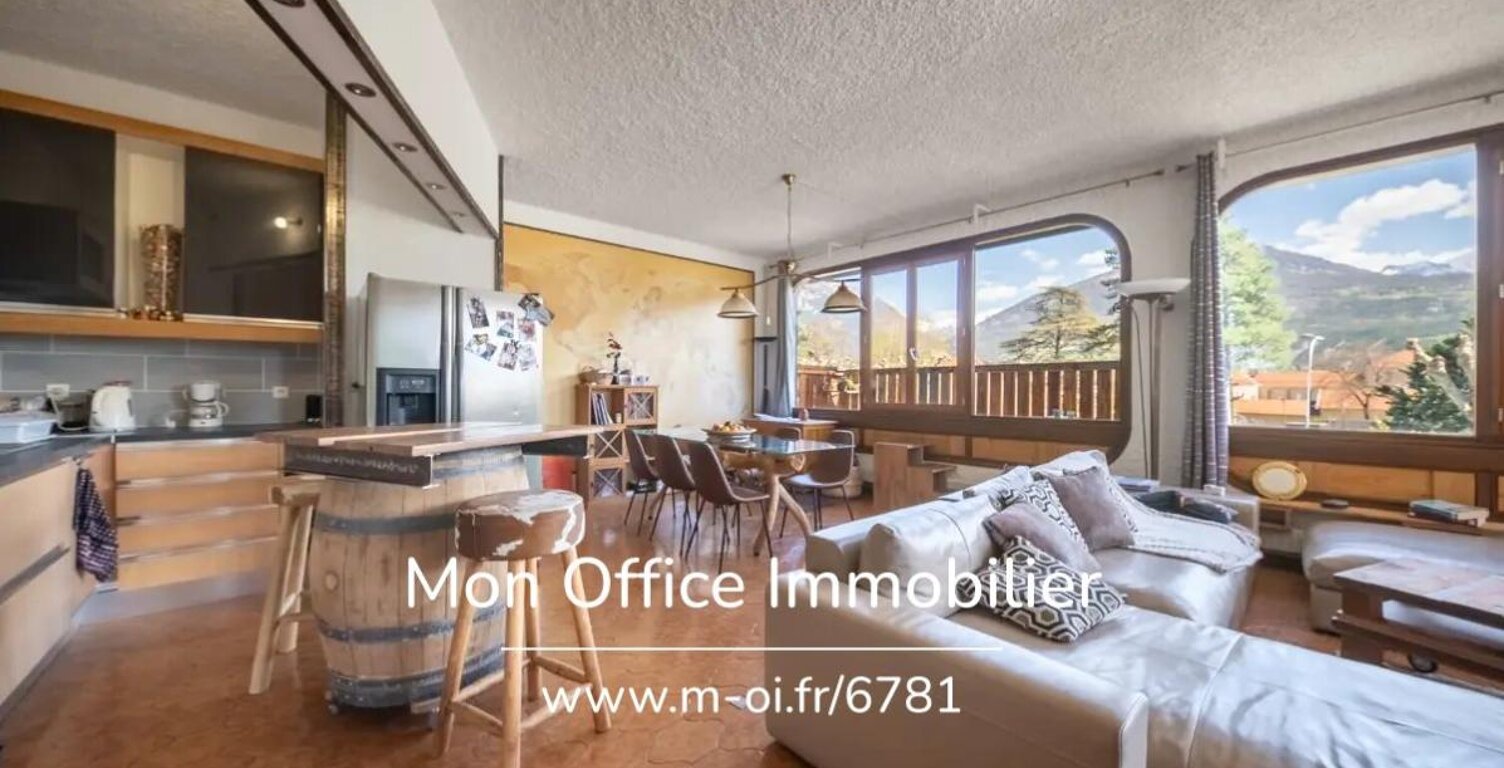 Référence : 6781-CLG. - Maison d'environ 400m² à fort potentiel au cœur de l'Embrunais — photo 1