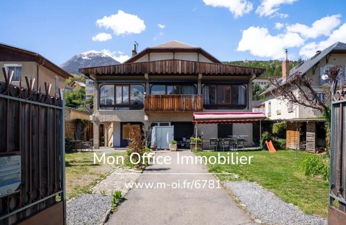 Référence : 6781-CLG. - Maison d'environ 400m² à fort potentiel au cœur de l'Embrunais — photo 2