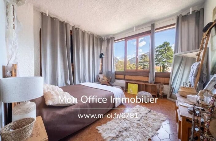 Référence : 6781-CLG. - Maison d'environ 400m² à fort potentiel au cœur de l'Embrunais — photo 4